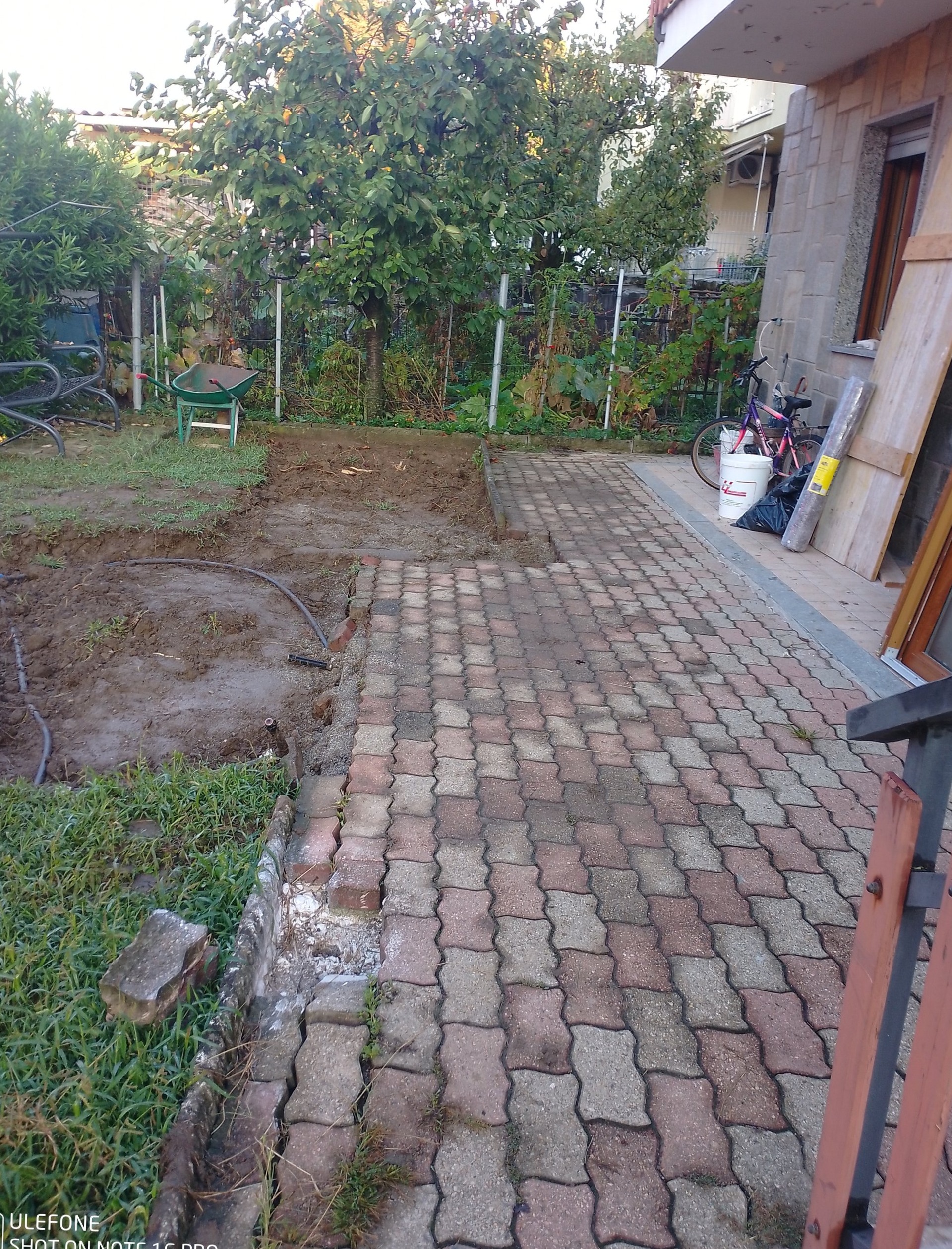 Fornitura e installazione pergola bioclimatica con basamento e pavimentazione - Settimo Torinese - ReBuild