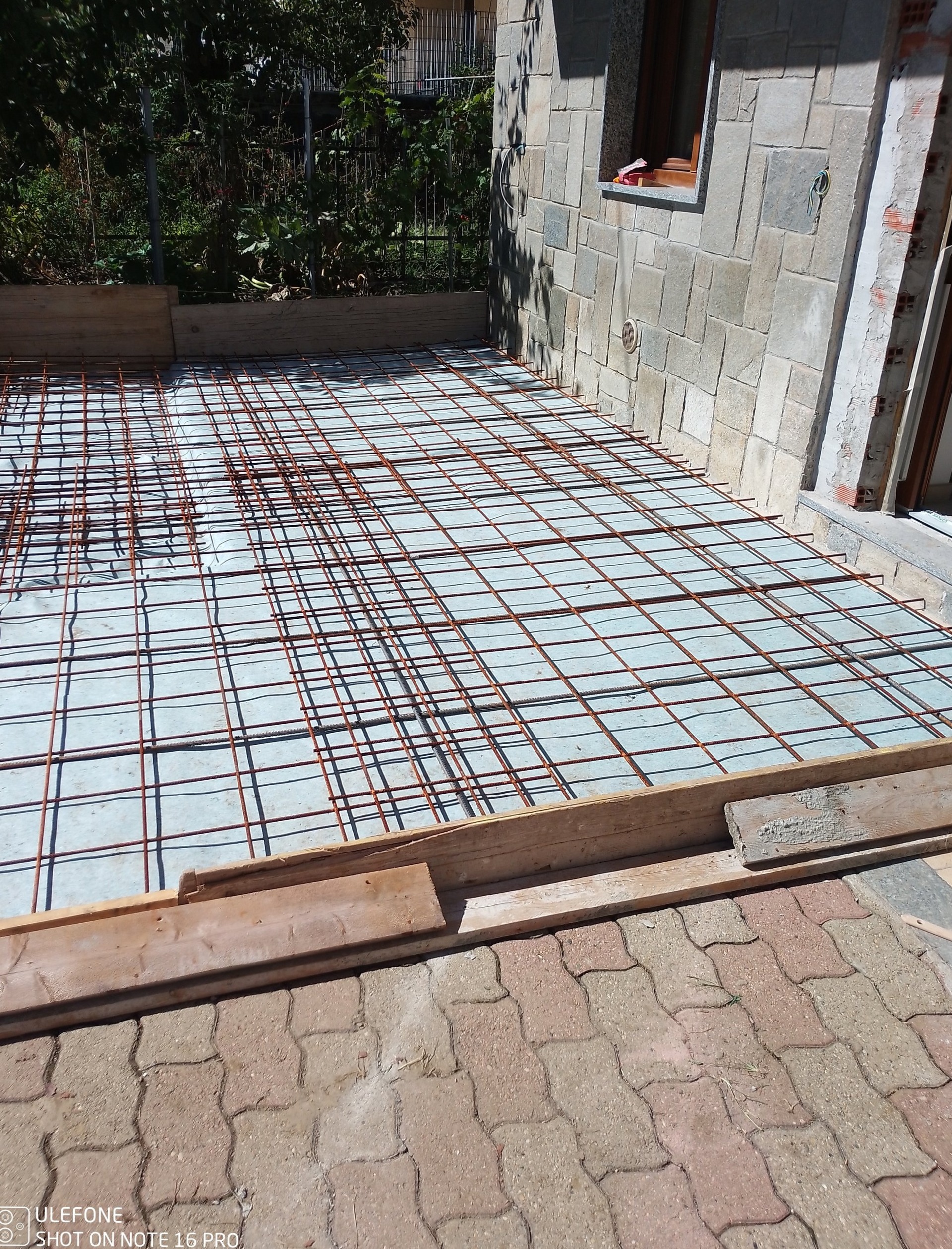 Fornitura e installazione pergola bioclimatica con basamento e pavimentazione - Settimo Torinese - ReBuild