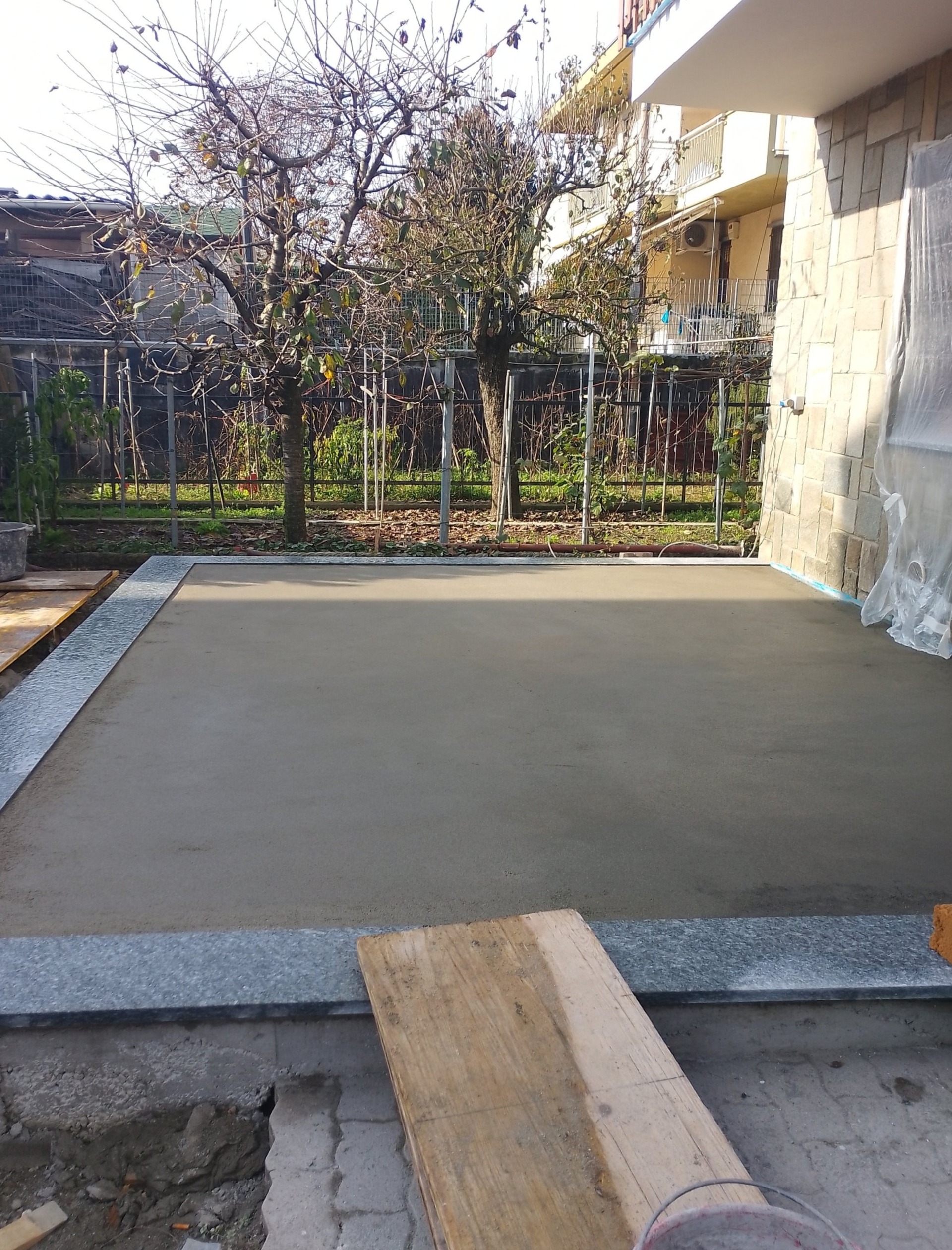 Fornitura e installazione pergola bioclimatica con basamento e pavimentazione - Settimo Torinese - ReBuild